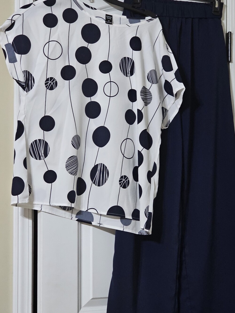 Wide-Leg Navy Pants with White Polka Dot Top Set - Picture 4 of 5